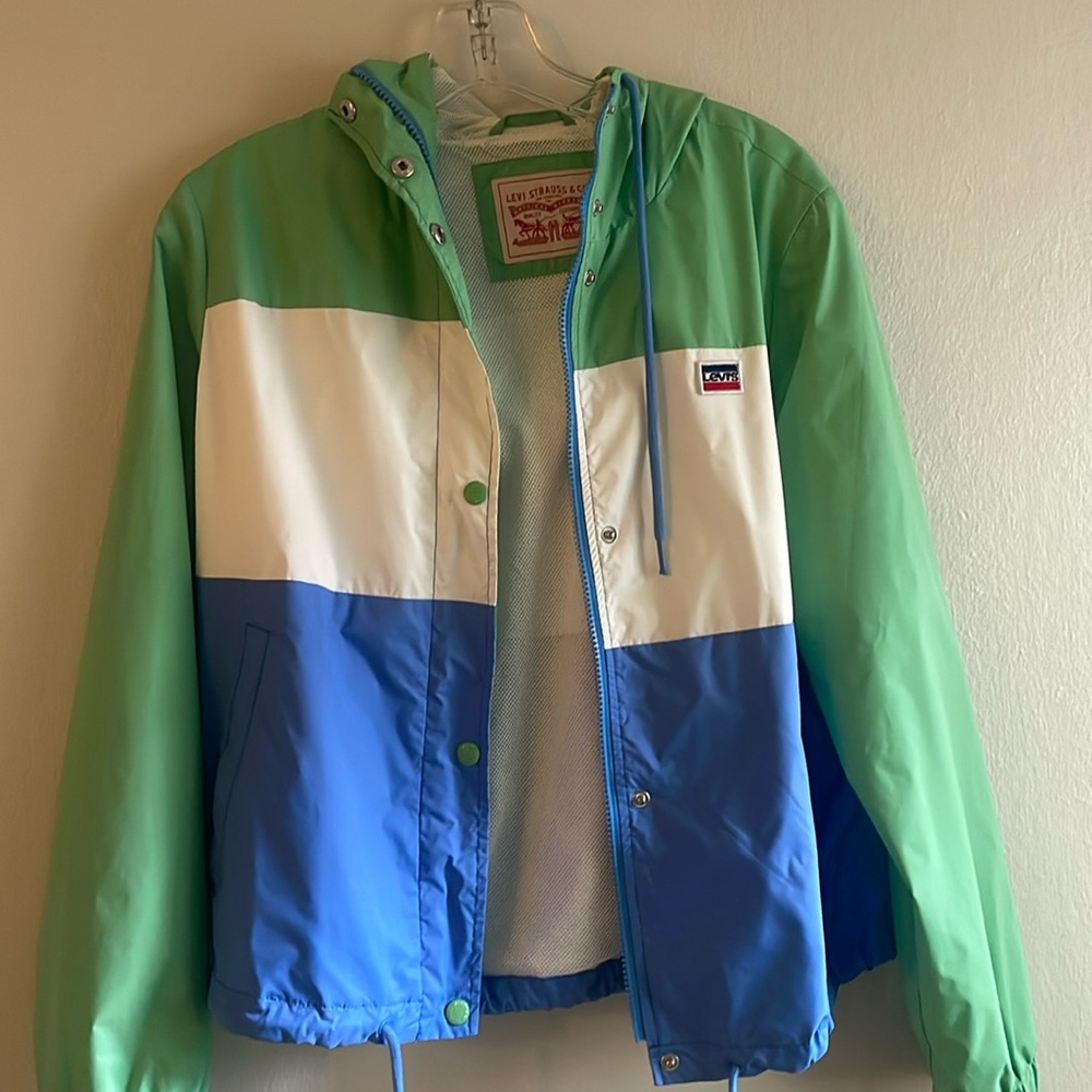 Super cute Levi’s retro looking raincoat! Like new condition.